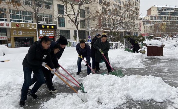 以動制“凍”，溫暖護行——威海產(chǎn)投集團開展清雪行動